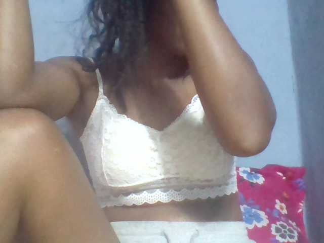Rema-2 live cam on BongaCams