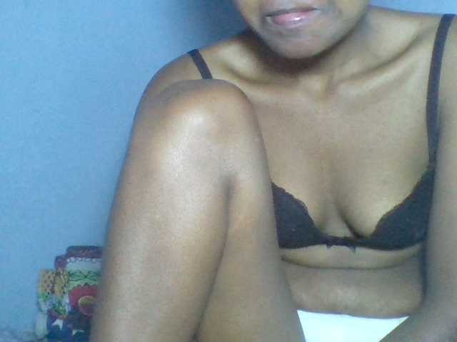 Rema-2 live cam on BongaCams