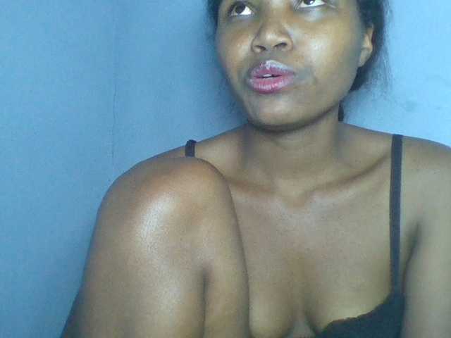 Rema-2 live cam on BongaCams