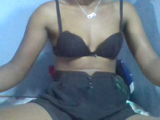 Rema-2 live cam on BongaCams
