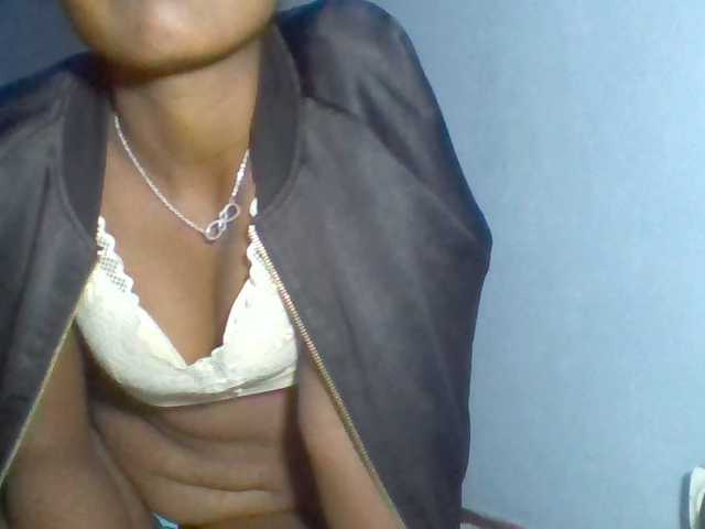 Rema-2 live cam on BongaCams