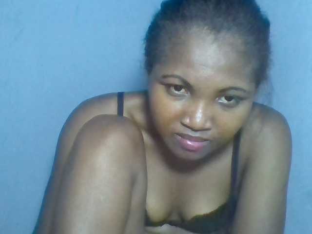 Rema-2 live cam on BongaCams