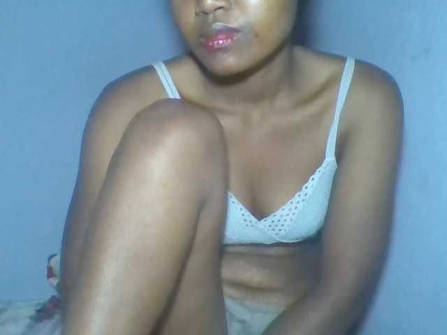Rema-2 live cam on BongaCams