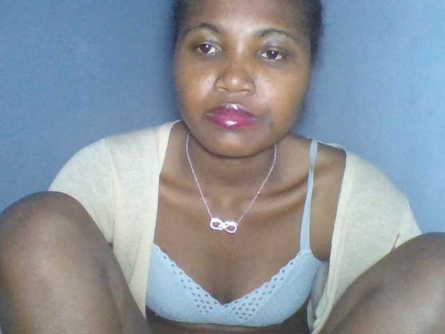 Rema-2 live cam on BongaCams