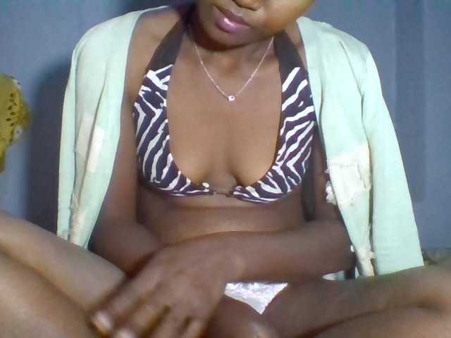 Rema-2 live cam on BongaCams