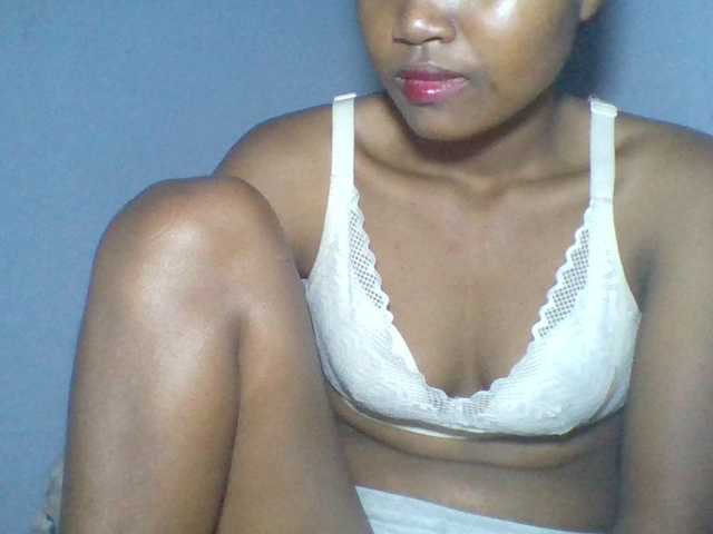 Rema-2 live cam on BongaCams