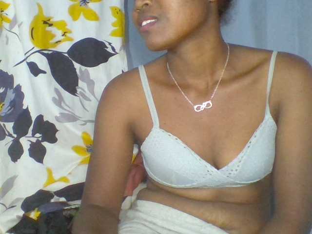 Rema-2 live cam on BongaCams