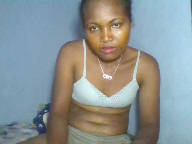 Rema-2 live cam on BongaCams