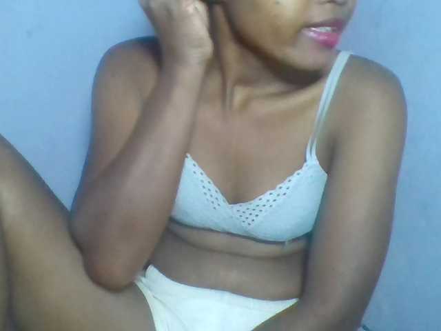 Rema-2 live cam on BongaCams