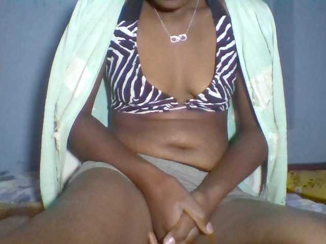 Rema-2 live cam on BongaCams