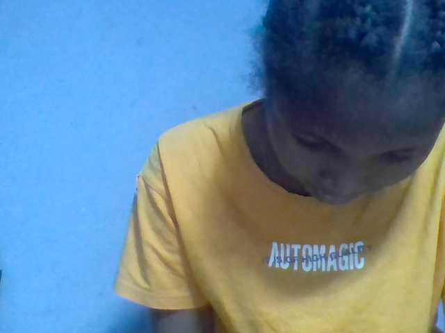 Rema-2 live cam on BongaCams