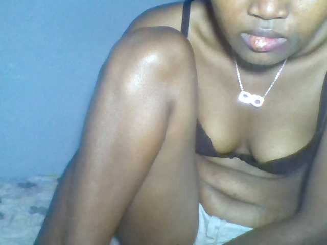 Rema-2 live cam on BongaCams
