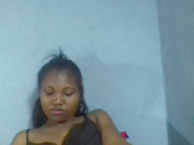 Rema-2 live cam on BongaCams