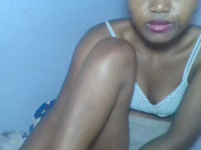 Rema-2 live cam on BongaCams