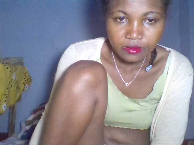 Rema-2 live cam on BongaCams
