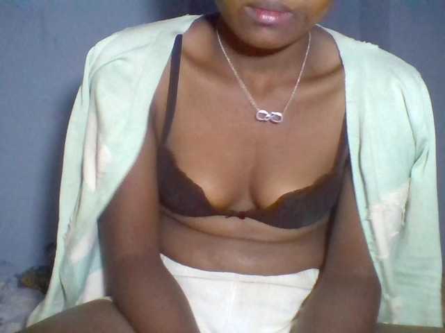 Rema-2 live cam on BongaCams