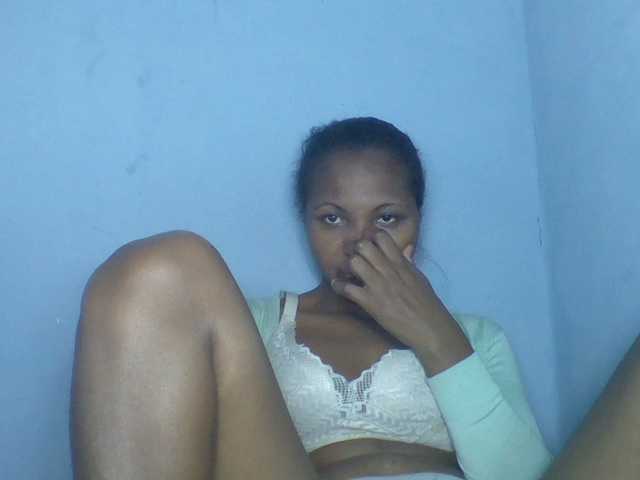 Rema-2 live cam on BongaCams