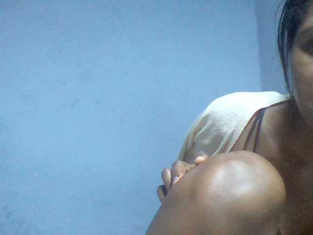 Rema-2 live cam on BongaCams