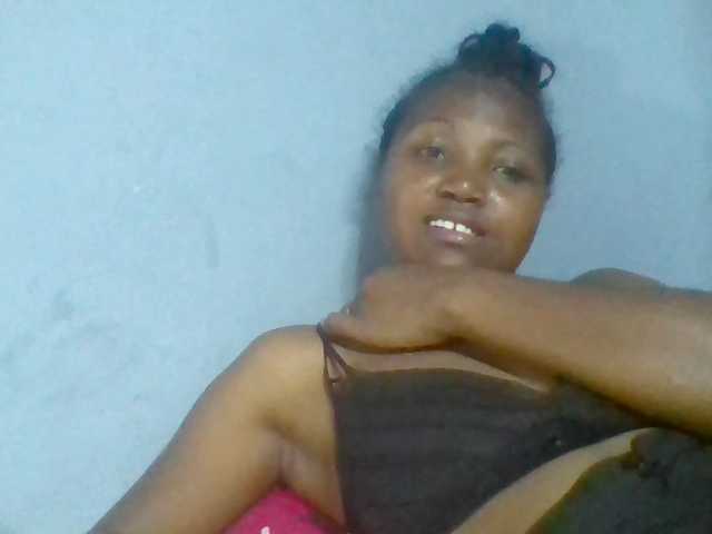 Rema-2 live cam on BongaCams