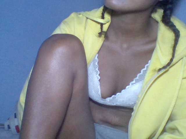 Rema-2 live cam on BongaCams