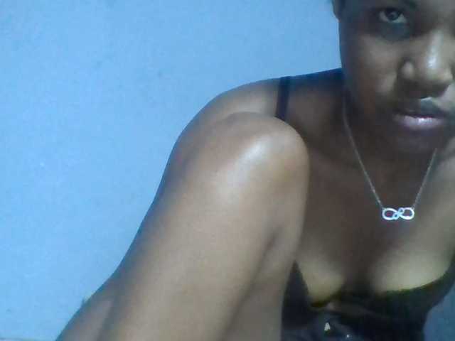 Rema-2 live cam on BongaCams