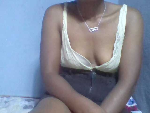 Rema-2 live cam on BongaCams