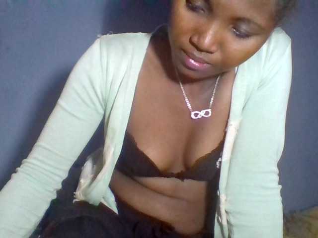 Rema-2 live cam on BongaCams