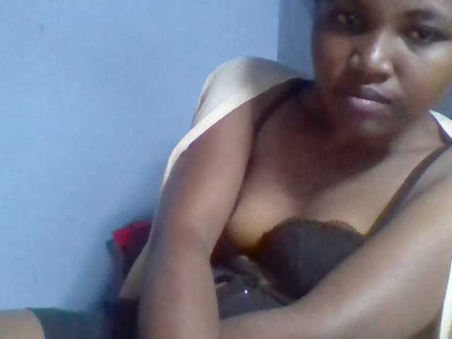 Rema-2 live cam on BongaCams