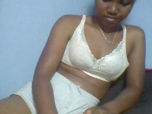 Rema-2 live cam on BongaCams