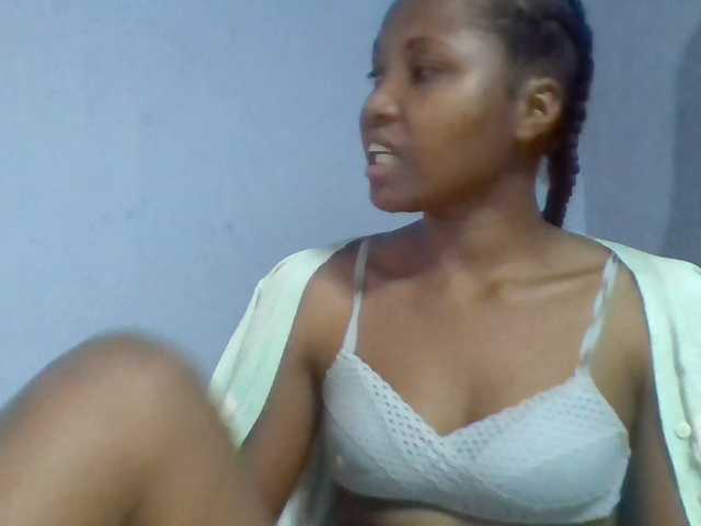 Rema-2 live cam on BongaCams