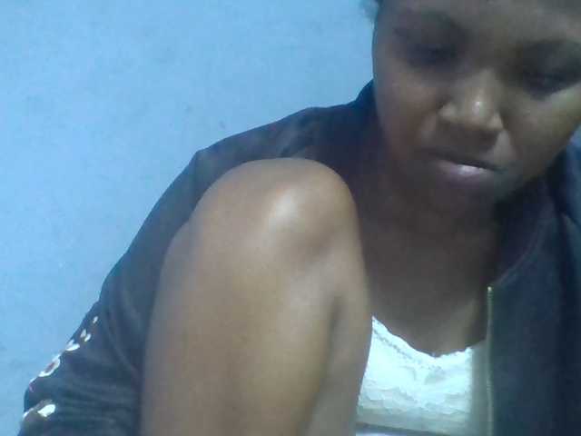 Rema-2 live cam on BongaCams