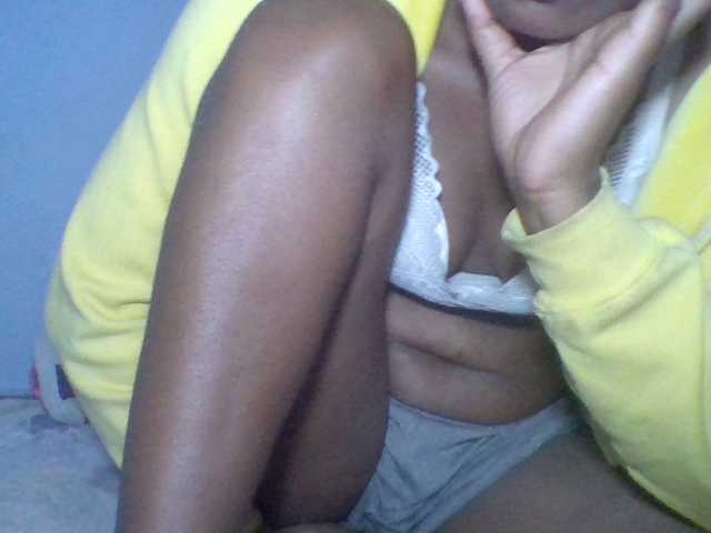 Rema-2 live cam on BongaCams