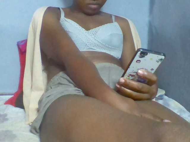 Rema-2 live cam on BongaCams
