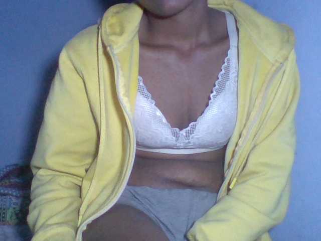Rema-2 live cam on BongaCams