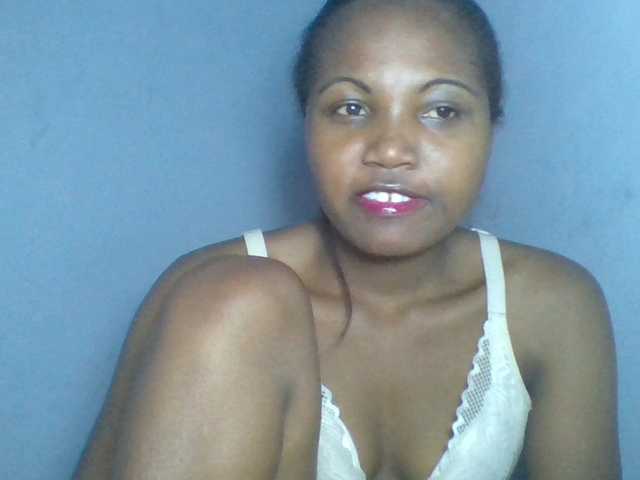 Rema-2 live cam on BongaCams