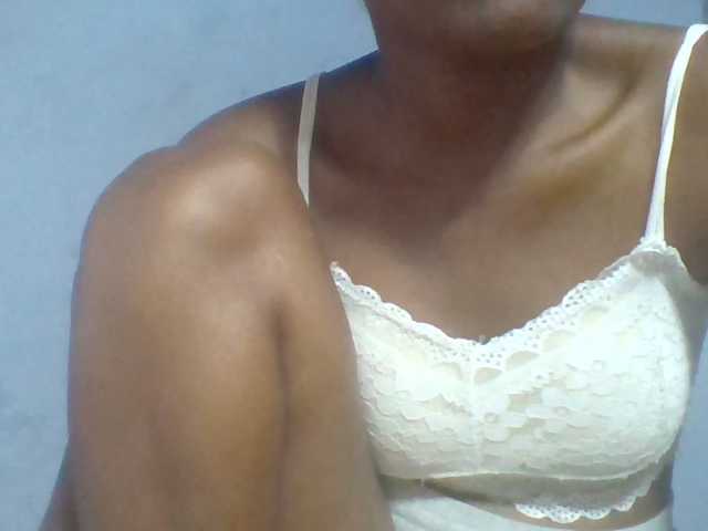 Rema-2 live cam on BongaCams