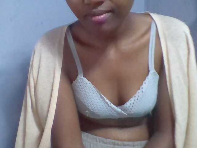 Rema-2 live cam on BongaCams