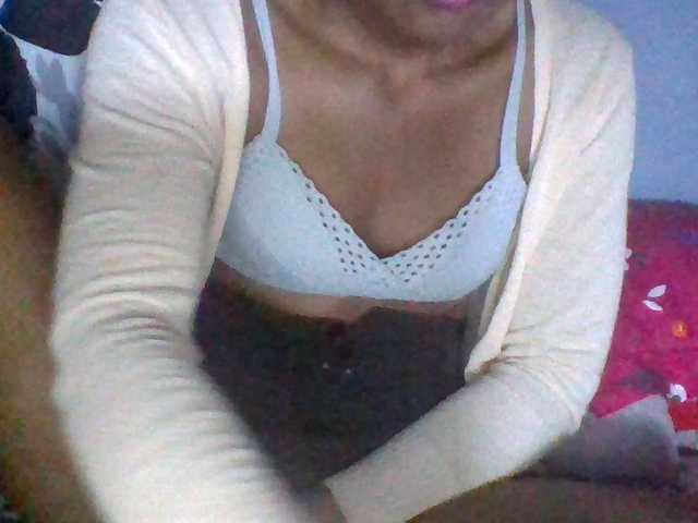 Rema-2 live cam on BongaCams