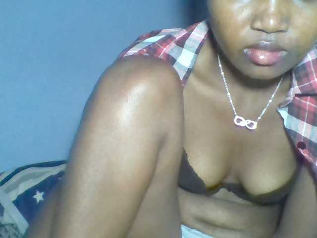 Rema-2 live cam on BongaCams