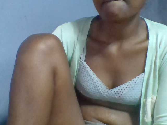 Rema-2 live cam on BongaCams