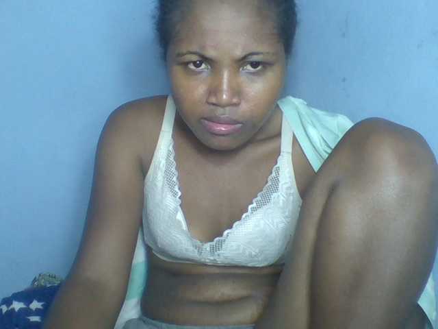 Rema-2 live cam on BongaCams