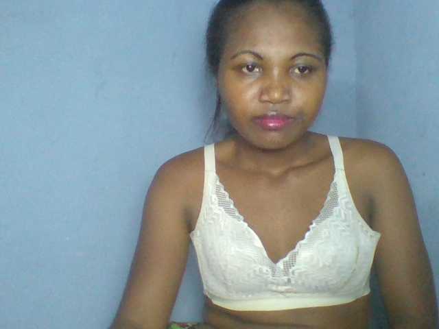 Rema-2 live cam on BongaCams