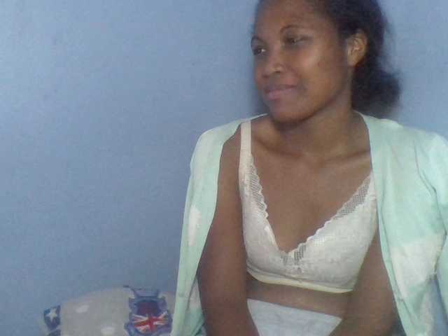 Rema-2 live cam on BongaCams