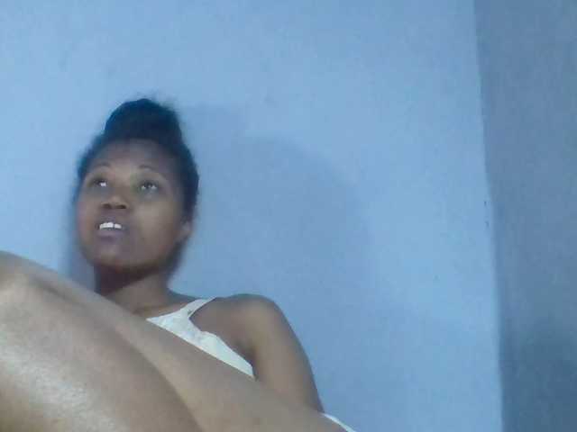 Rema-2 live cam on BongaCams