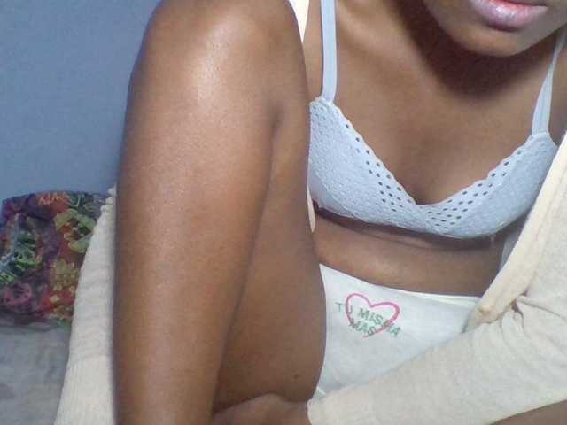 Rema-2 live cam on BongaCams