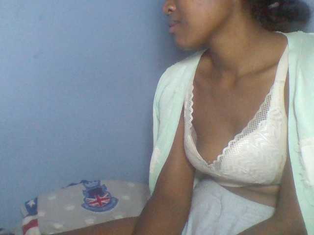 Rema-2 live cam on BongaCams