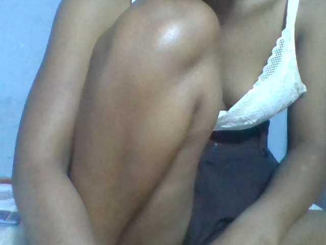Rema-2 live cam on BongaCams