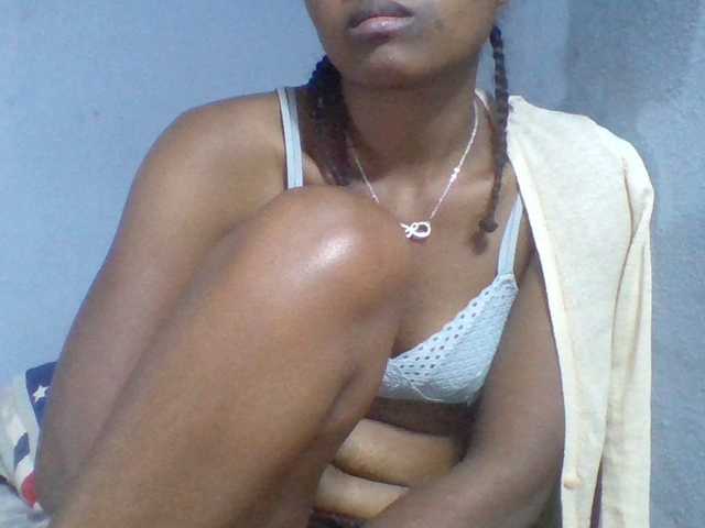 Rema-2 live cam on BongaCams