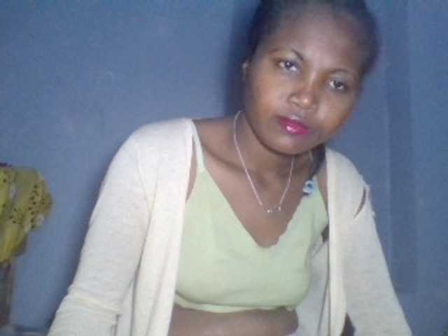 Rema-2 live cam on BongaCams