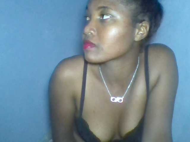 Rema-2 live cam on BongaCams